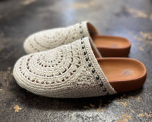Load image into Gallery viewer, NWOT The Sak Crochet Clogs, Size 8
