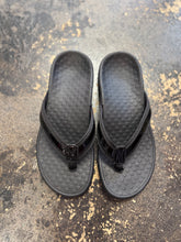 Load image into Gallery viewer, Vionic Flip Flop Sandals, Size 6 • Multiple Color Variants
