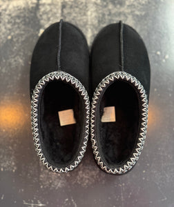 UGG Tasman Slipper • Black • Size 9