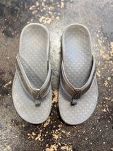 Load image into Gallery viewer, Vionic Flip Flop Sandals, Size 6 • Multiple Color Variants
