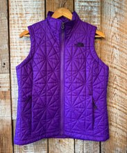 Load image into Gallery viewer, The North Face Quilted Vest, Size Medium
